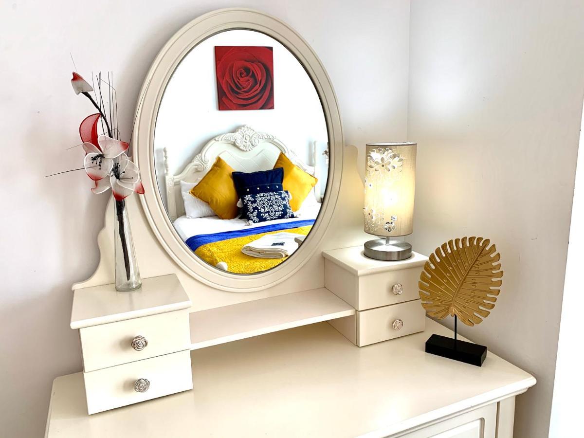 2-bedrooms Modern Next To Velodrome, Lounge, Balcony, Parking, Abba * Londres
