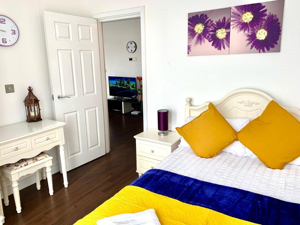 2-bedrooms Modern Next To Velodrome, Lounge, Balcony, Parking, Abba Londres