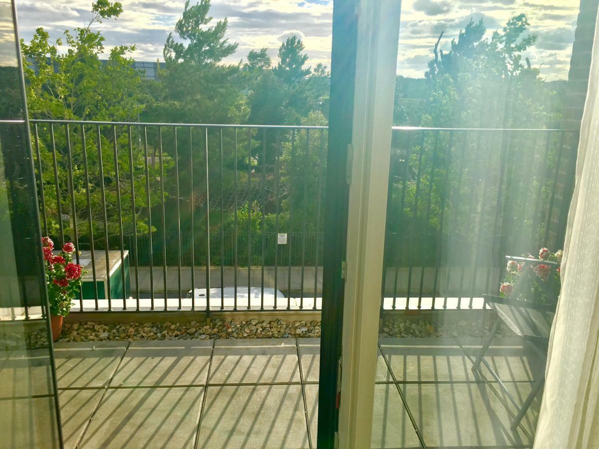 2-bedrooms Modern Next To Velodrome, Lounge, Balcony, Parking, Abba Londres