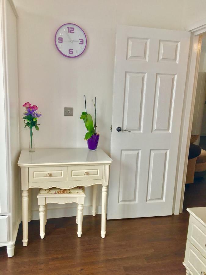 2-bedrooms Modern Next To Velodrome, Lounge, Balcony, Parking, Abba * Londres