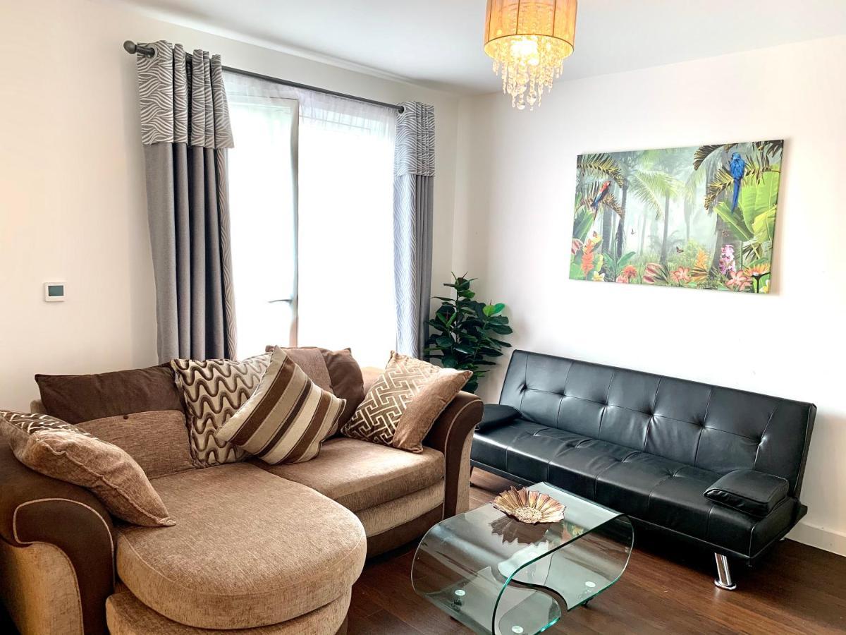 2-Bedrooms Modern Apartment Next To Velodrome, Lounge, Balcony, Parking, Abba Appartement